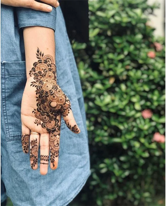 Gorgeous Inspiration Using Mesh Front Hand Mehndi Design Gorgeous Inspiration Using Mesh Front Hand Mehndi Design